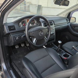 Mercedes-Benz b200 2011