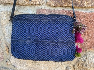 Bolso Desigual azul marino y bordado multicolor