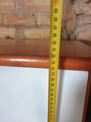 Comodino in legno e vimini