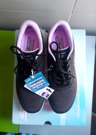 Skechers negras N°38 Nuevas