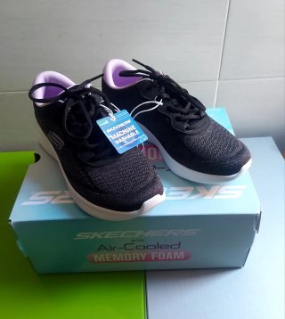 Skechers negras N°38 Nuevas
