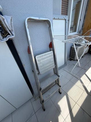 Escalera de acero plegable