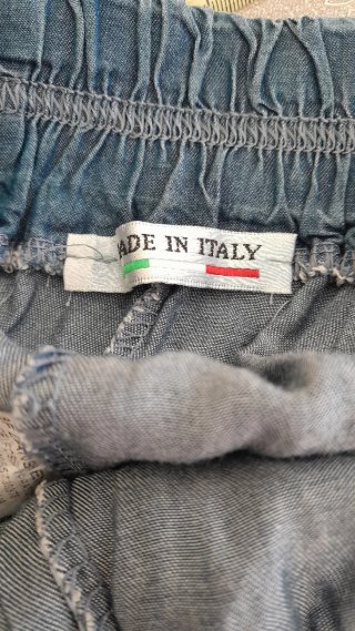 Pantaloni a gamba larga + camicia floreale