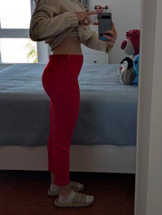 Pantalón pitillo rojo de vestir