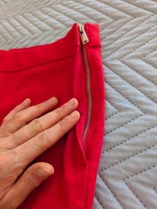 Pantalón pitillo rojo de vestir