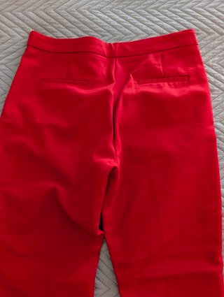 Pantalón pitillo rojo de vestir