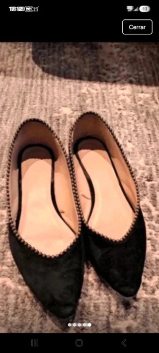 Zapatos planos negros con detalle