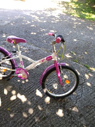 Bicicleta Btwin Misti Girls. Blanco y rosa. 20"
