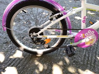Bicicleta Btwin Misti Girls. Blanco y rosa. 20"