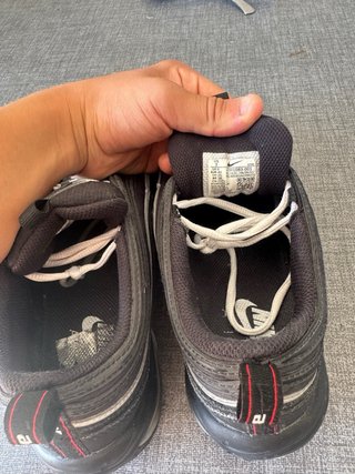 Nike Air Max 97 Negro y Rojo con muy poco uso