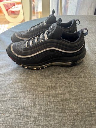 Nike Air Max 97 Negro y Rojo con muy poco uso