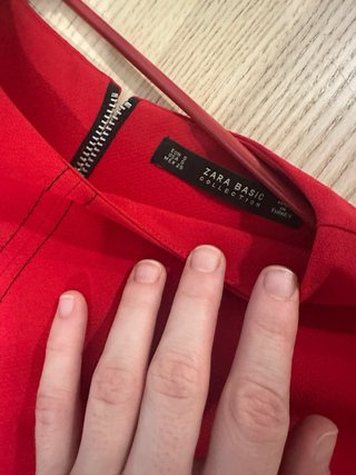 Vestido invitada rojo con cinturón