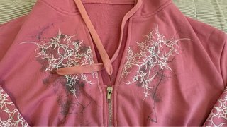Sudadera rosa chica cropped con estampado talla L