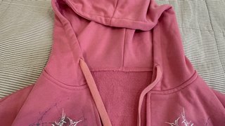Sudadera rosa chica cropped con estampado talla L