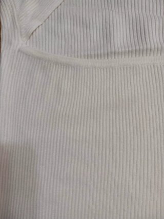 Camiseta de canalé color crudo