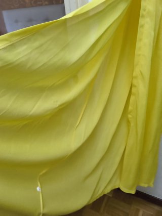 Vestido largo amarillo de encaje
