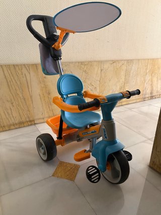 Triciclo infantil con toldo y cesta