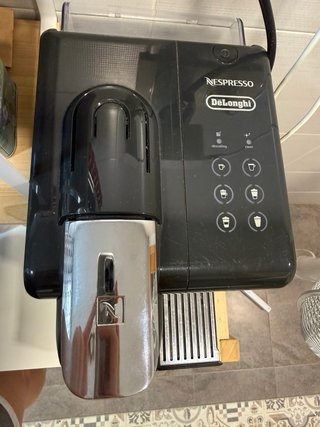 Cafetera Nespresso Lattissima Touch Negra