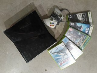 Xbox 360 Slim Nera + 5 Giochi