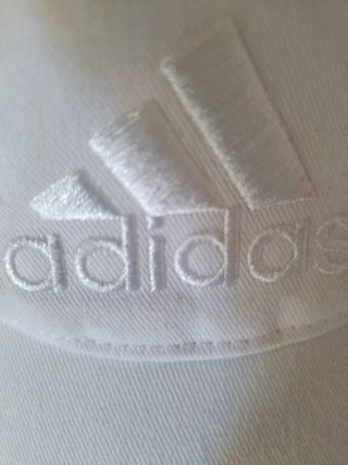 Conjunto Adidas Camiseta y Gorra Blanco/Rosa