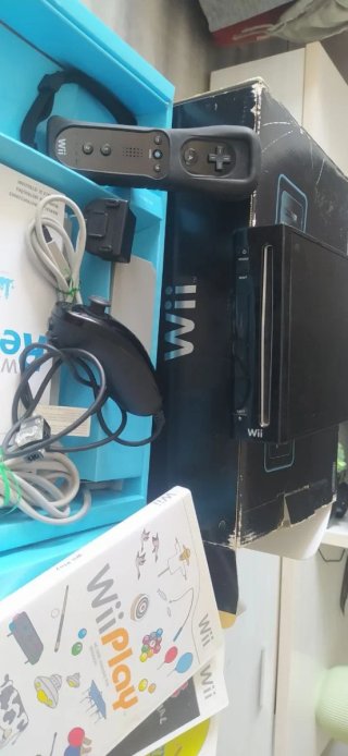 Consola Wii Negra + Wii Fit Plus + Juegos