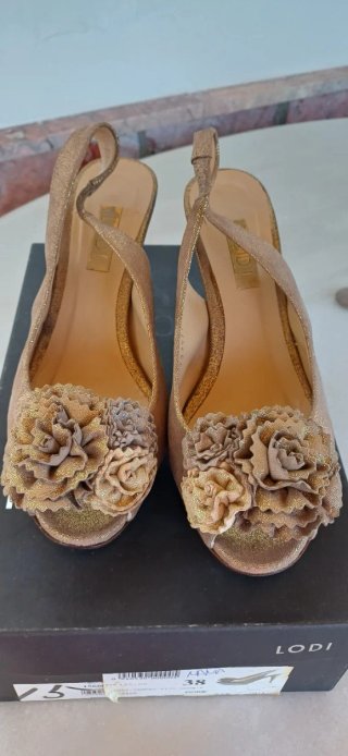 Sandalias Lodi doradas flores talla 38