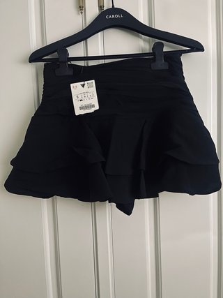 Minifalda Zara volantes negra