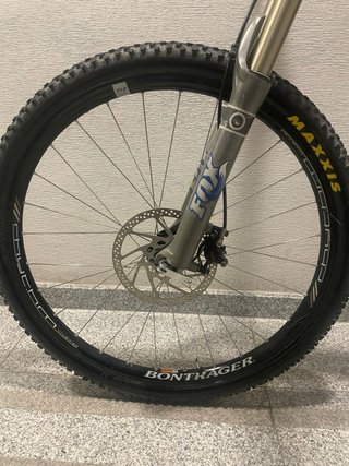 Yeti 575: doble Fox, Oro 24K y Ritchey carbono.