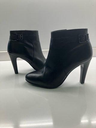 Botines de piel negros de alta calidad.Tacón 10 cm
