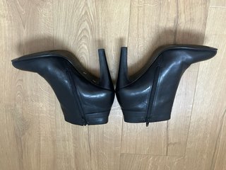 Botines de piel negros de alta calidad.Tacón 10 cm