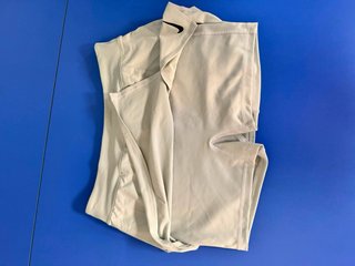 Falda Nike corta mujer perla