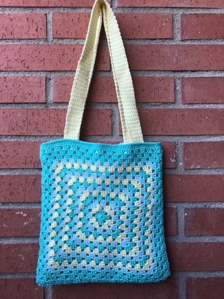Bolso de crochet y bikini azul no tiene etiqueta