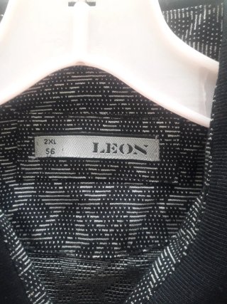 Polo manga corta Negro  estampado en gris ckaro
