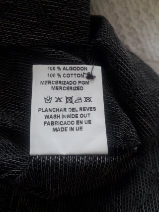 Polo manga corta Negro  estampado en gris ckaro