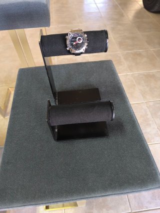 Expositor de pulseras y relojes negro