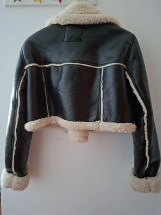 Cazadora Zara efecto piel forrada