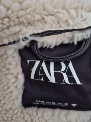 Cazadora Zara efecto piel forrada