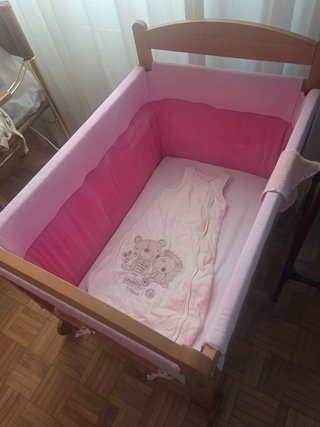 Minicuna de bebé madera y rosa