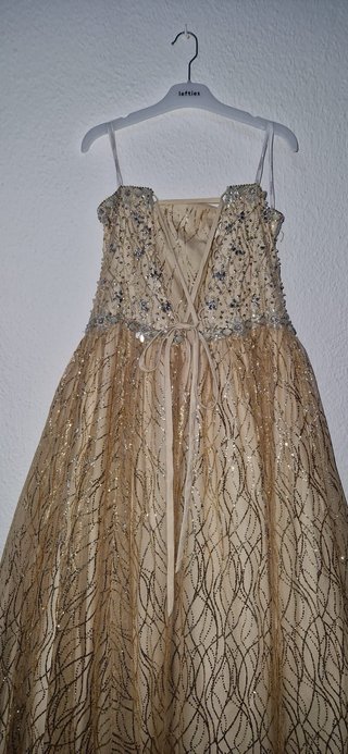 Vestido de 15 años dorado y plateado
