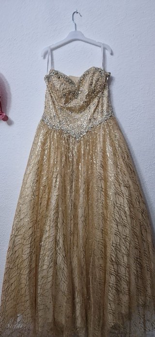 Vestido de 15 años dorado y plateado