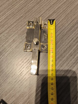 Cerrojo puerta metálico
