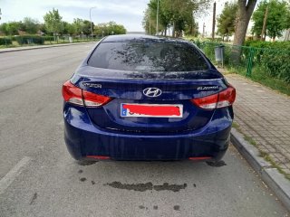 Hyundai Elantra 2012