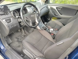 Hyundai Elantra 2012