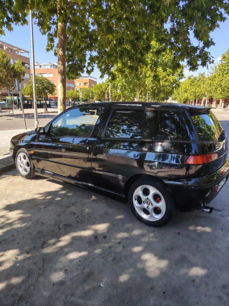 Alfa Romeo 145 2000 - foto 1