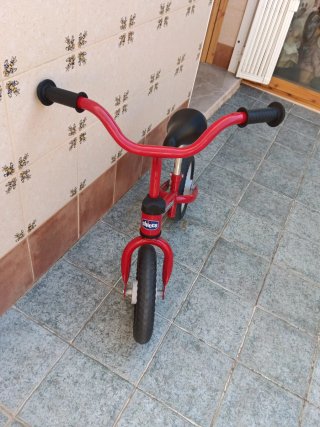 Bicicleta infantil roja