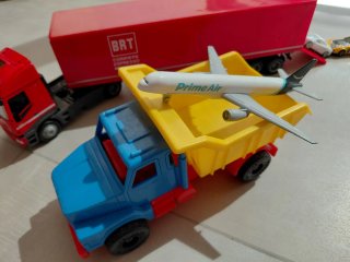 Pack camiones, coches y avión de juguete