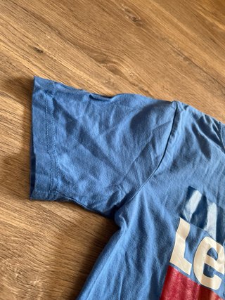 Camiseta Levi's Azul y Roja