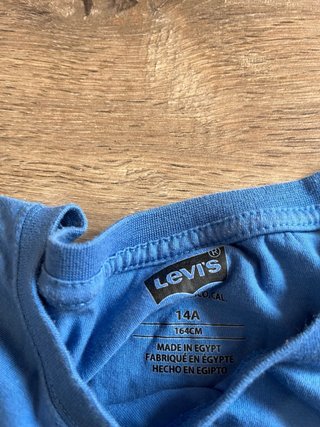 Camiseta Levi's Azul y Roja
