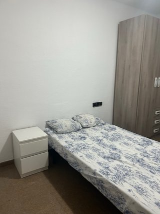 Se alquila habitación solo mujeres o estudiante