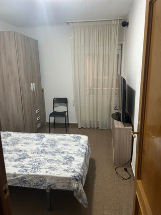 Se alquila habitación solo mujeres o estudiante